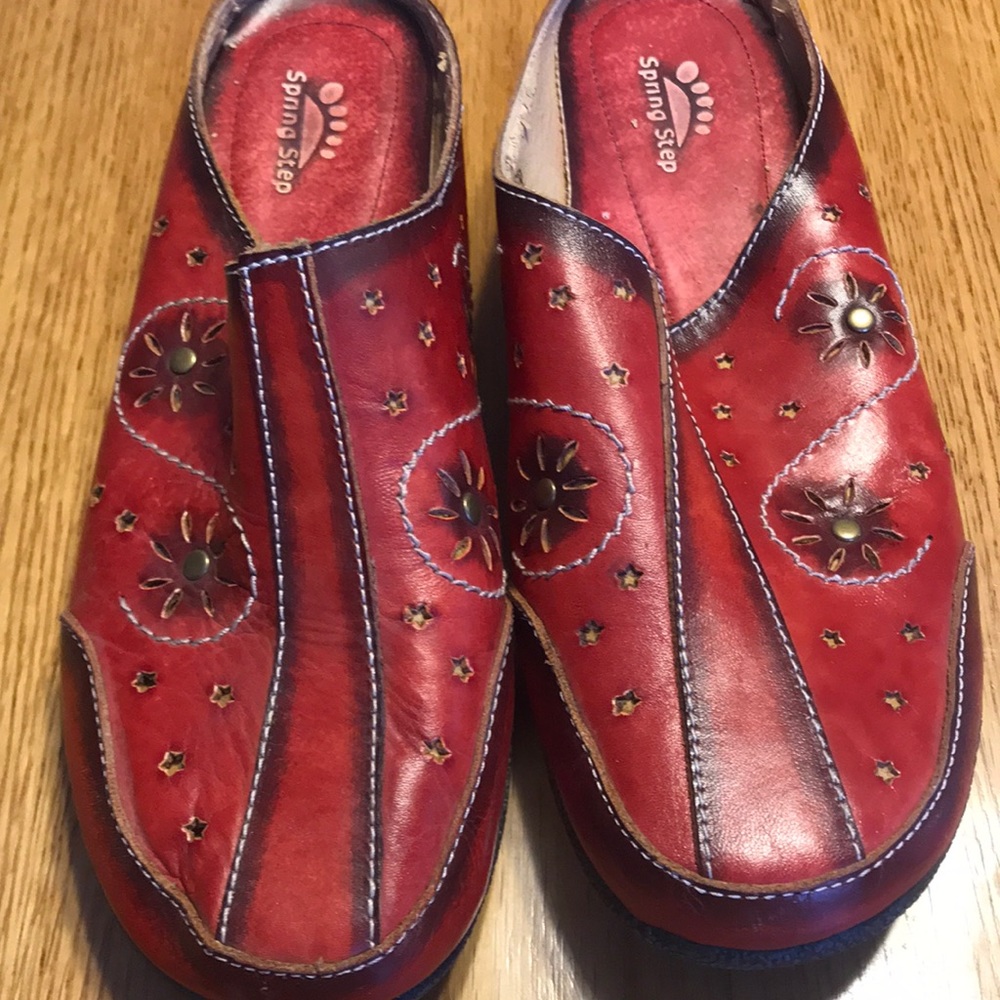 Women's Red Spring Step Slides